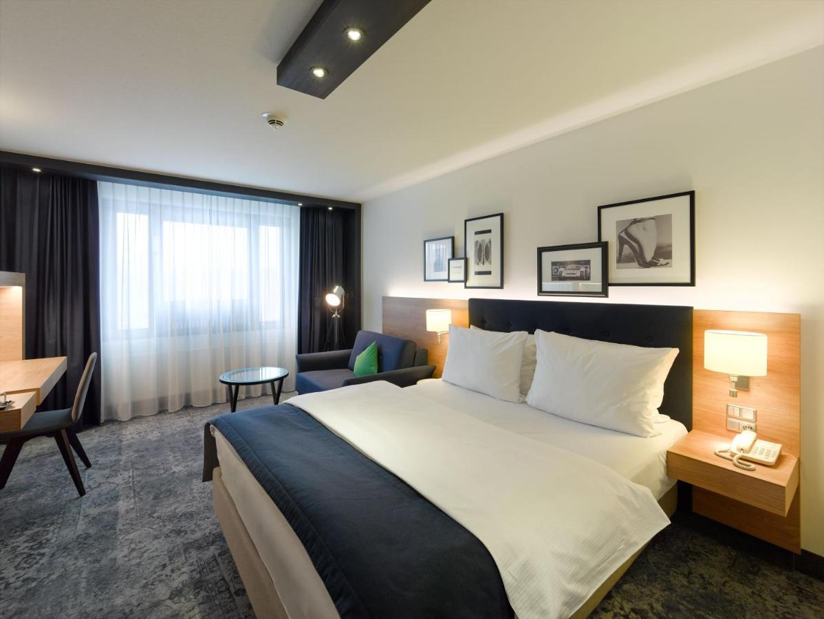 Holiday Inn Stuttgart Exteriör bild