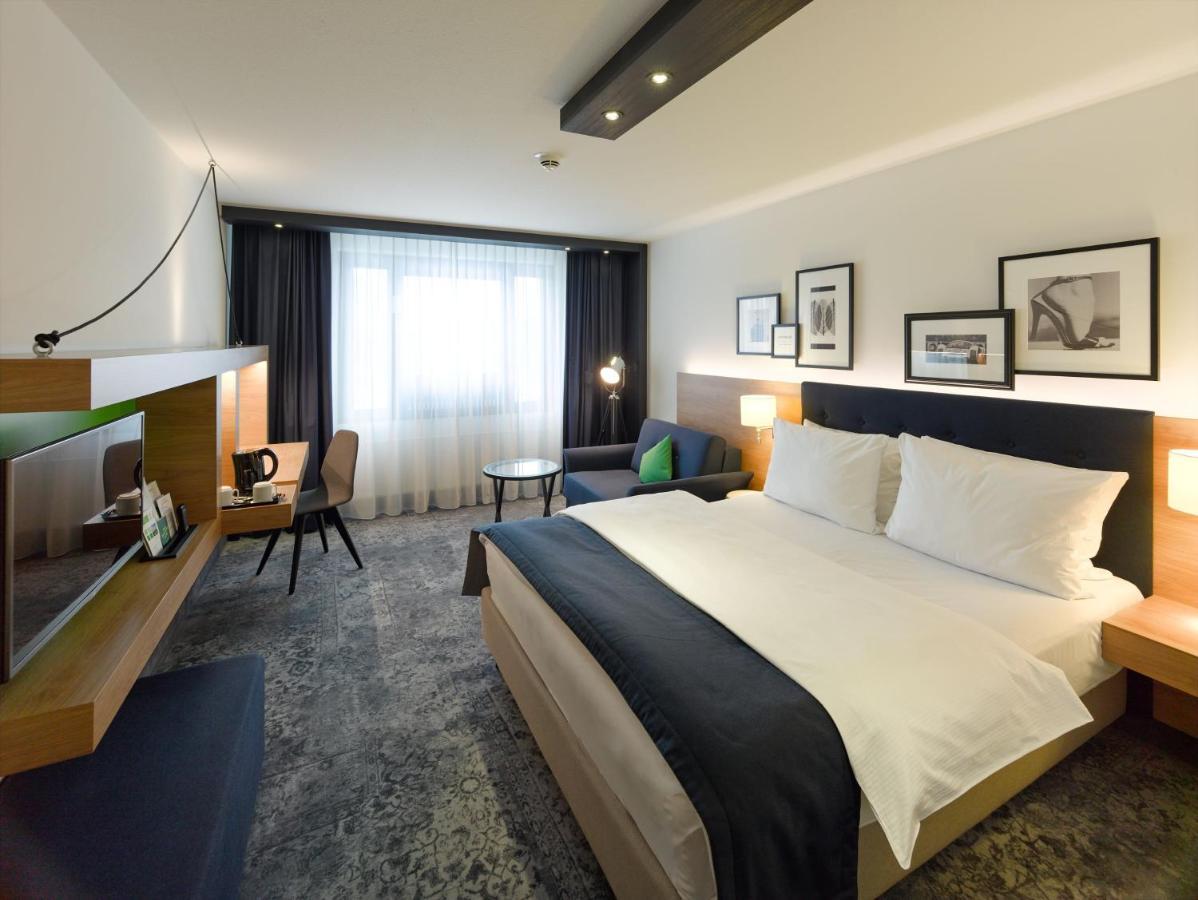 Holiday Inn Stuttgart Exteriör bild